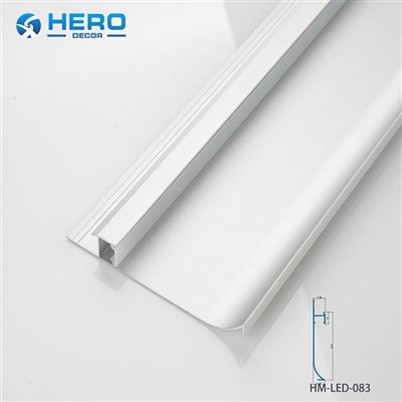 Lembaga Skirting yang diterangi